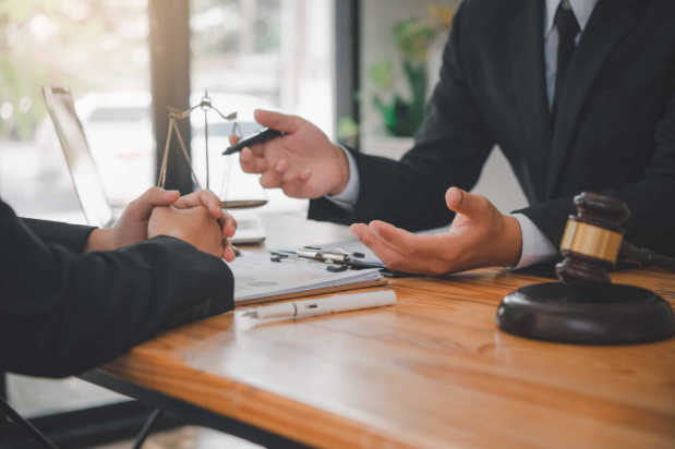 Personal Injury Lawyer vs Handling a Claim Yourself: What’s Better?