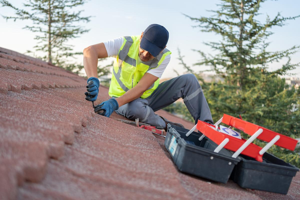 How Proactive Roof Maintenance Helps Homeowners Avoid Costly Repairs